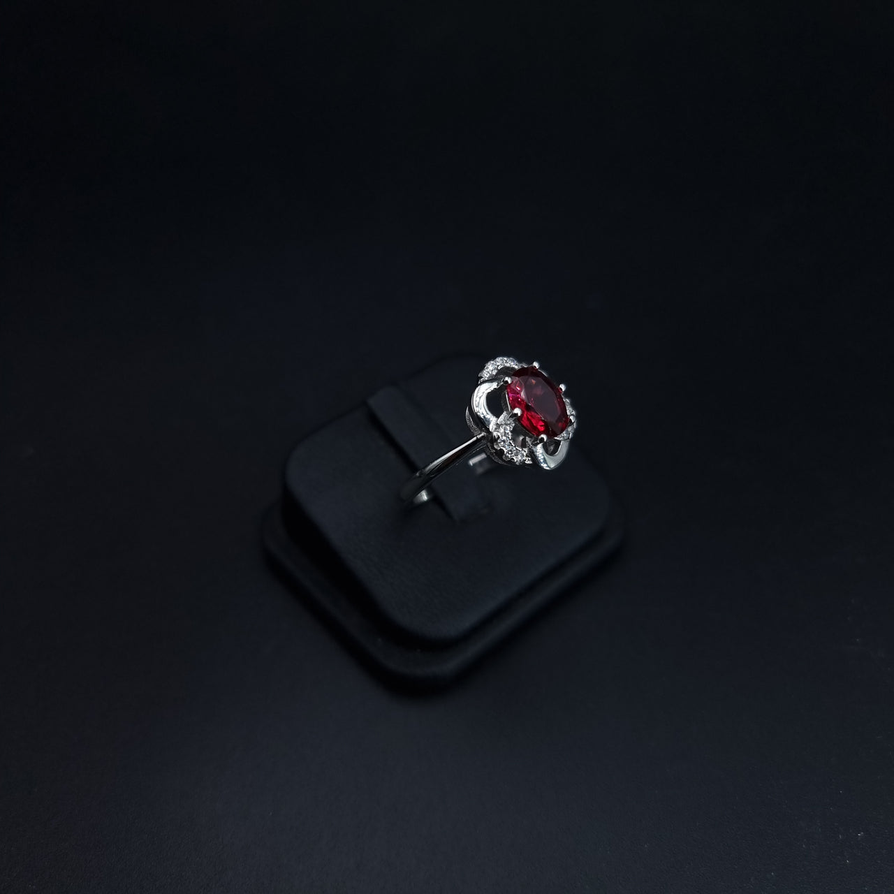 Red zircon stone flower ring