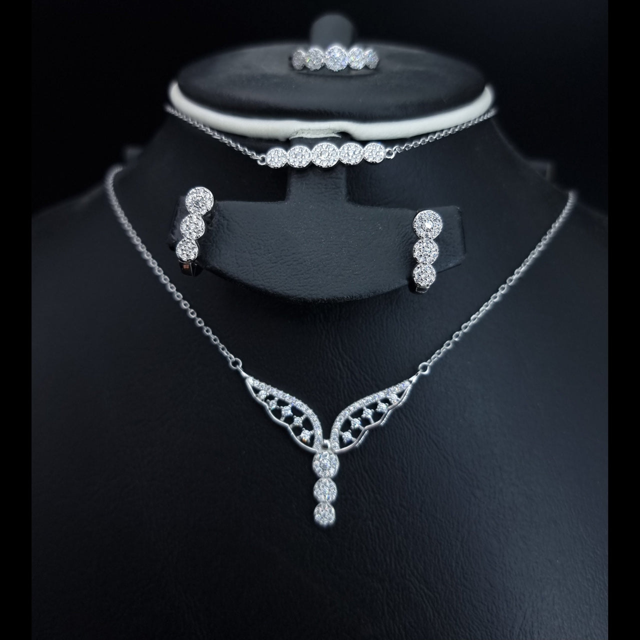 Luxury Clear Stones Set 0235