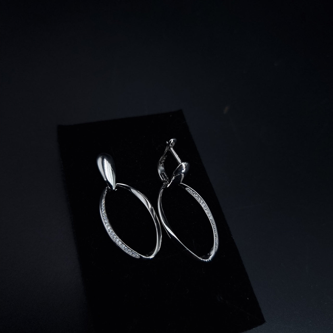 Trendy Clear Stones Hoop Earring 0171