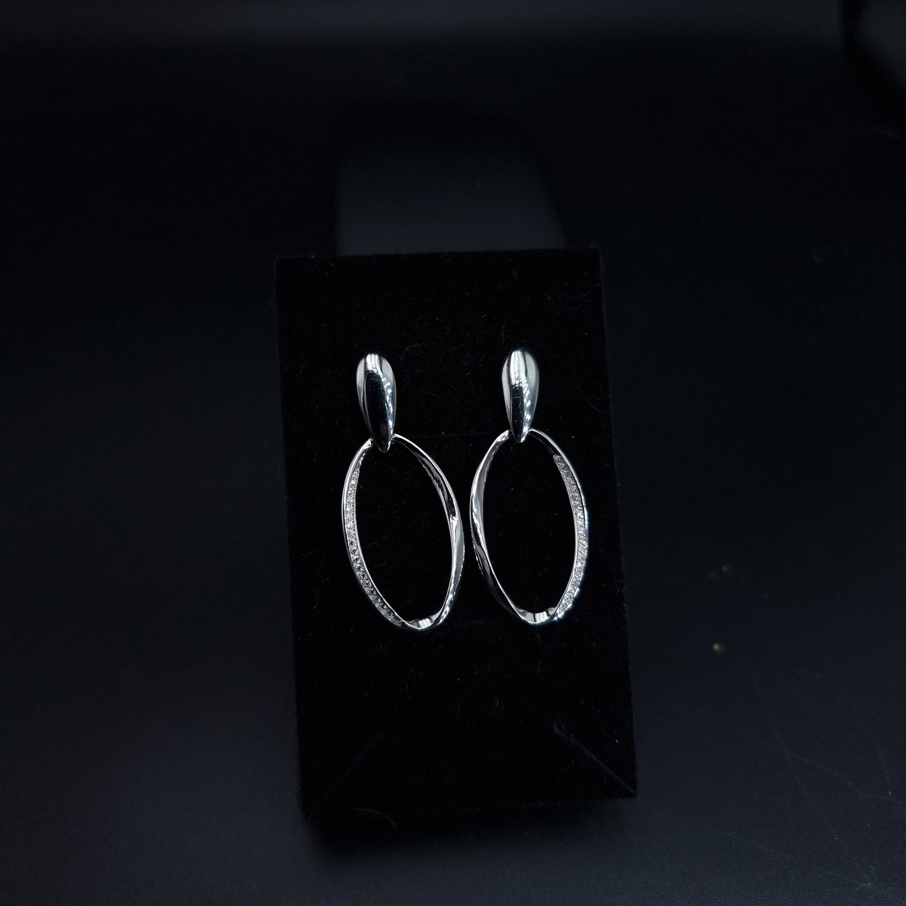 Trendy Clear Stones Hoop Earring 0171